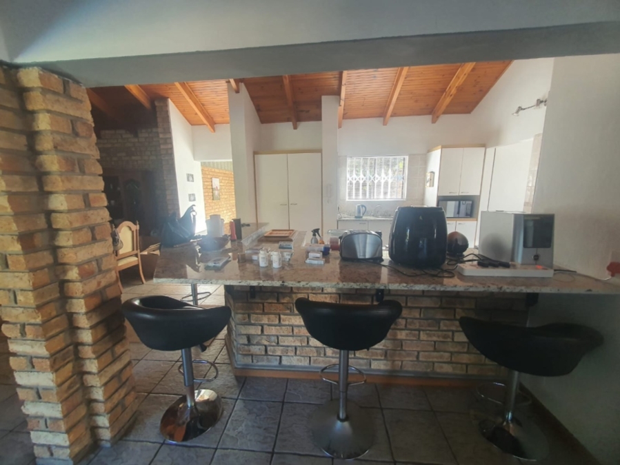 To Let 4 Bedroom Property for Rent in Beacon Bay Eastern Cape